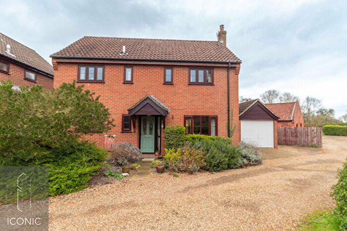 4 Bedroom Detached House For Sale In Church Farm Close, Weston Longville, Norwich, NR9