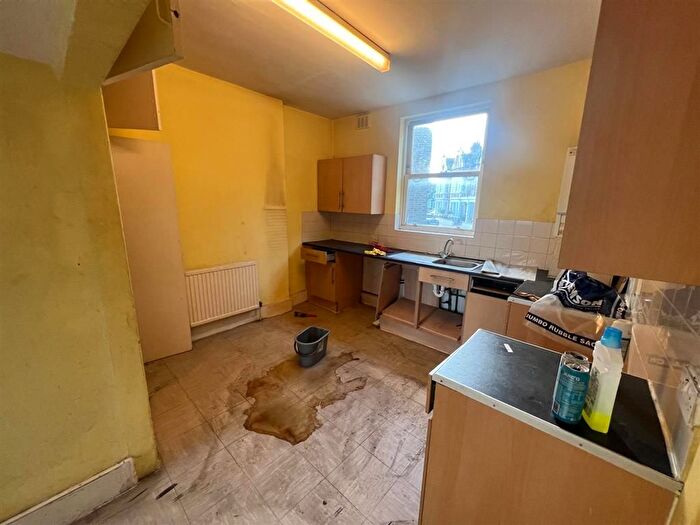 1 Bedroom Flat For Sale In Bloom Park Road, London, SW6