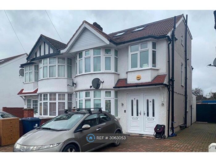 3 Bedroom Flat To Rent In Cayton Road, Greenford, UB6