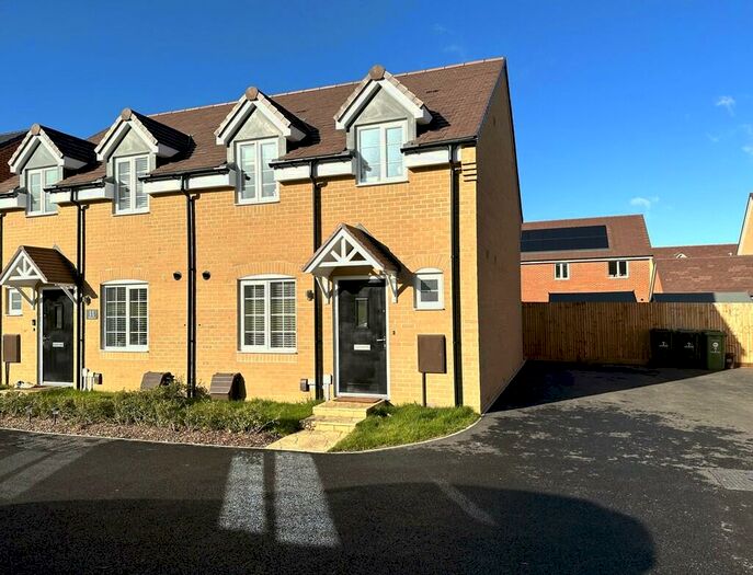 3 Bedroom Semi-Detached House For Sale In Geranium Croft, Biggleswade, SG18