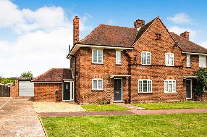 3 Bedroom Semi-Detached House For Sale In Stewartby Way, Stewartby, Bedford, MK43