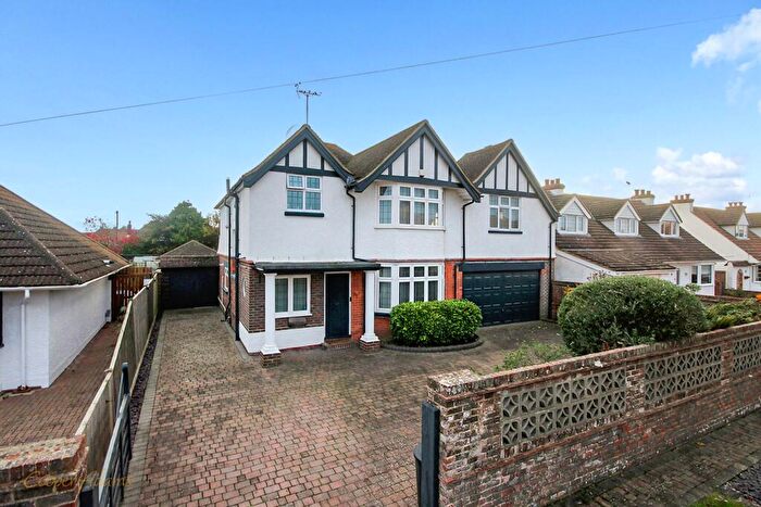 3 Bedroom Detached House For Sale In Knightscroft Avenue, Rustington, BN16
