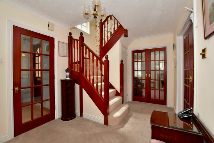 4 Bedroom Detached House For Sale In Postmill Close, Croydon, Surrey, CR0
