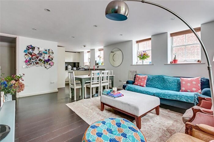 2 Bedroom Flat To Rent In Gore House, Drummond Way, N1