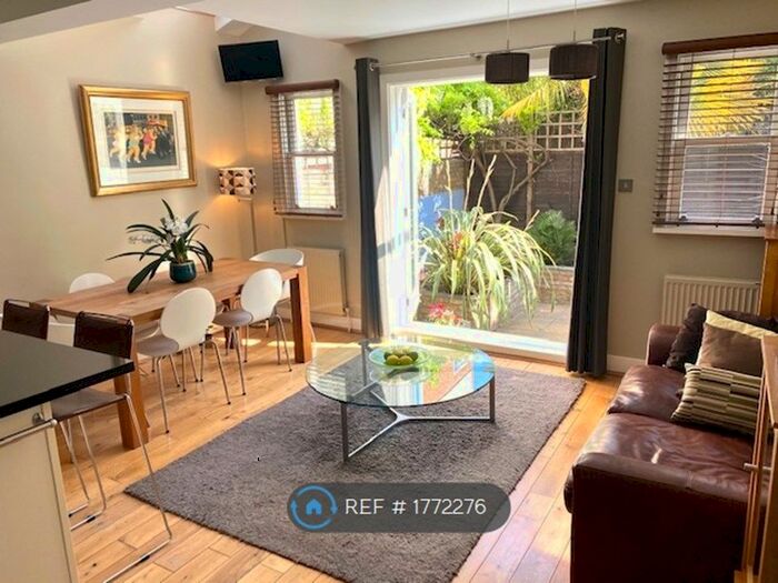 2 Bedroom Flat To Rent In Stirling Road, London, SW9