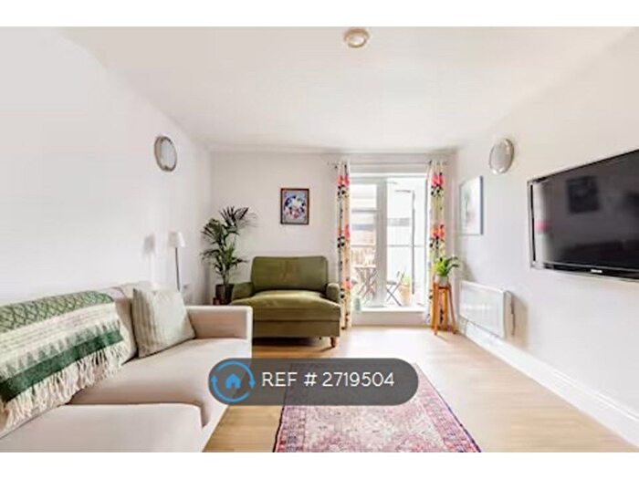 2 Bedroom Flat To Rent In Hare Marsh, London, E2