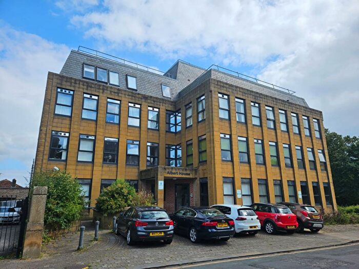 1 Bedroom Flat To Rent In One Park Road, Halifax, HX1