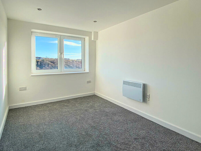 2 Bedroom Apartment To Rent In Wheatley Court, Halifax, HX2