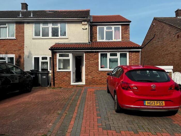 4 Bedroom Semi-Detached House To Rent In Dorel Close, Luton, LU2