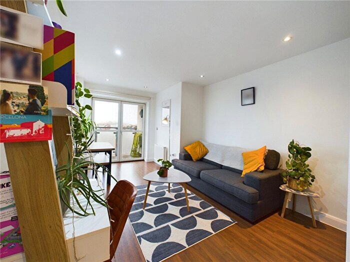 1 Bedroom Apartment For Sale In Bournemouth Road, London, SE15