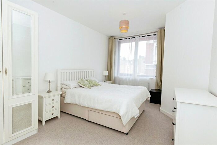 1 Bedroom Flat For Sale In Market Street, Maidenhead, Berkshire, SL6