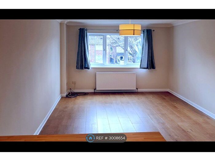 1 Bedroom Flat To Rent In Kingston Road, Staines-Upon-Thames, TW18