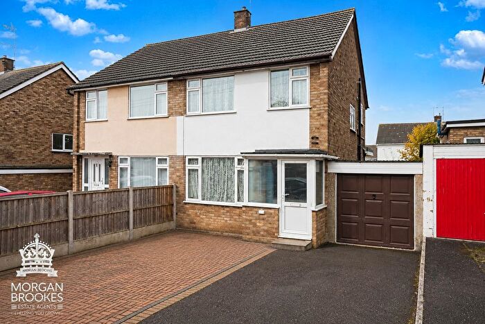3 Bedroom Semi-Detached House To Rent In Roseberry Avenue, Benfleet, SS7