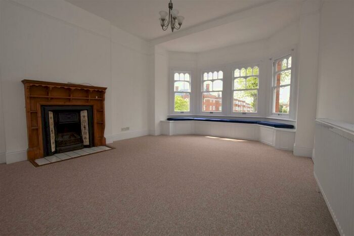 3 Bedroom Flat To Rent In Ballards Lane, Finchley, N3