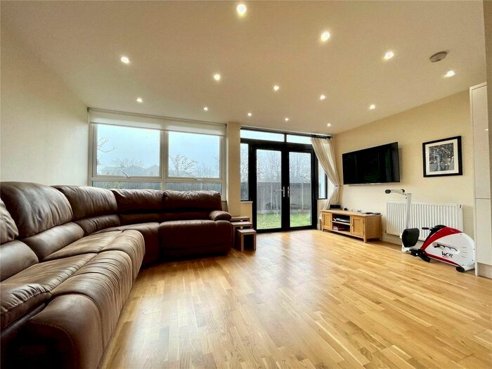 1 Bedroom Flat To Rent In London Road, East Grinstead, West Sussex, RH19