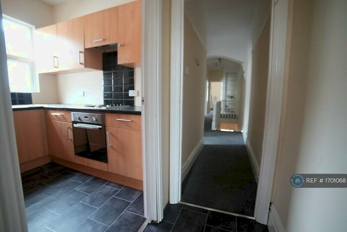 3 Bedroom Flat To Rent In Anerley Road, Westcliff On Sea, SS0