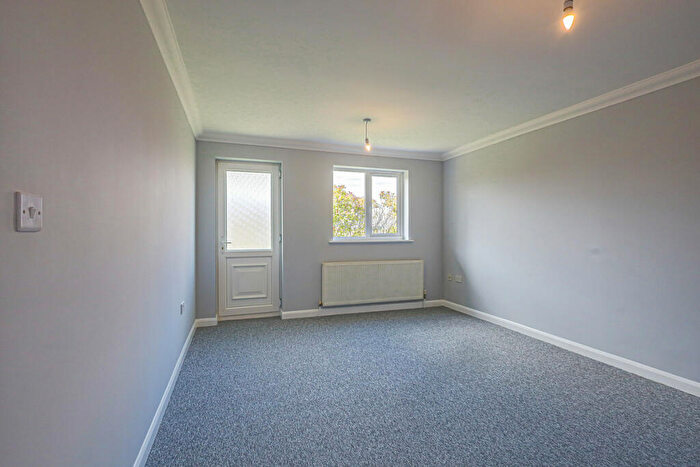 2 Bedroom Apartment For Sale In Shirley Road, Leigh-on-sea, SS9