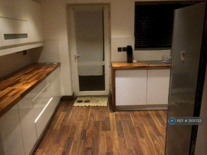 2 Bedroom Semi-Detached House To Rent In Roman Road, Luton, LU4