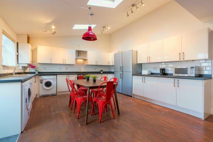 6 Bedroom Terraced House To Rent In Lenton Boulevard, Nottingham, NG7