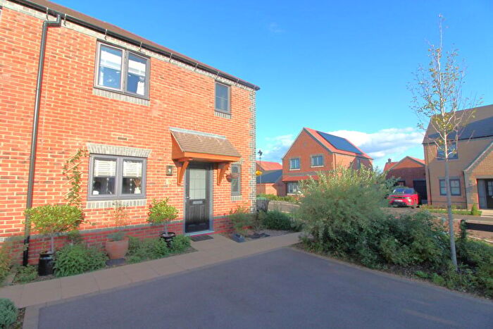 3 Bedroom Semi Detached House For Sale In Clay Close, Clophill, MK45