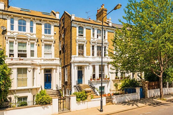 Studio For Sale In Cambridge Gardens, North Kensington, W10