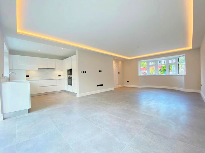 3 Bedroom Detached House To Rent In Monkfrith Way, Southgate, N14