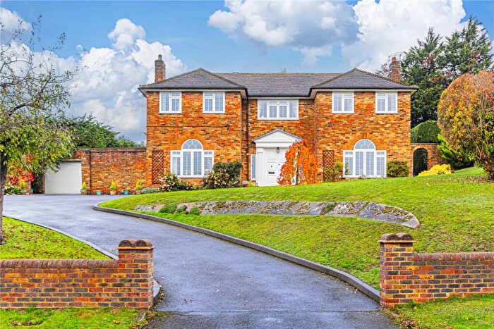 4 Bedroom Detached House For Sale In Highclere Drive, Hemel Hempstead, Hertfordshire, HP3