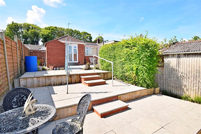 2 Bedroom Semi-Detached Bungalow For Sale In Collingwood Avenue, Bilton, Rugby, CV22