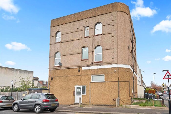 1 Bedroom Flat For Sale In Pawsons Road, Croydon, CR0