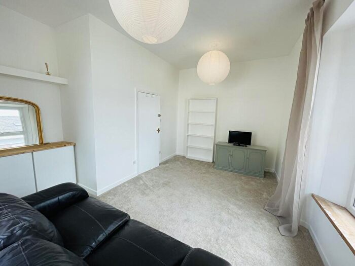 2 Bedroom Flat To Rent In Pembroke Dock, SA72