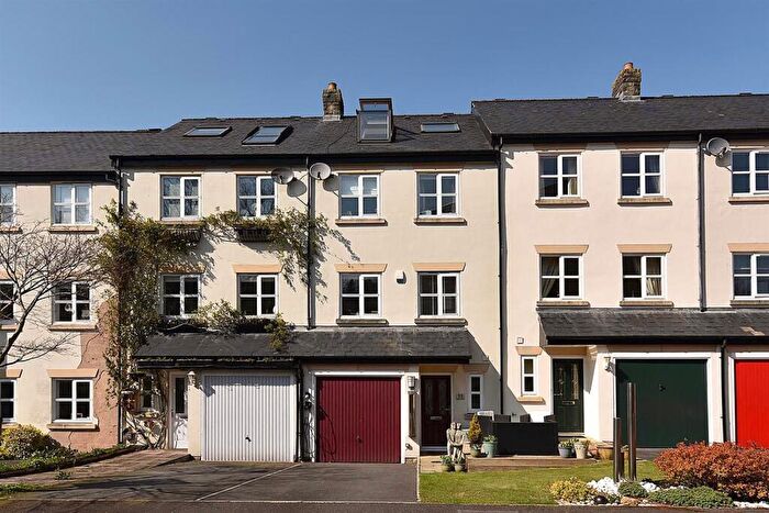 3 Bedroom Town House For Sale In Dyers Court, Bollington, SK10