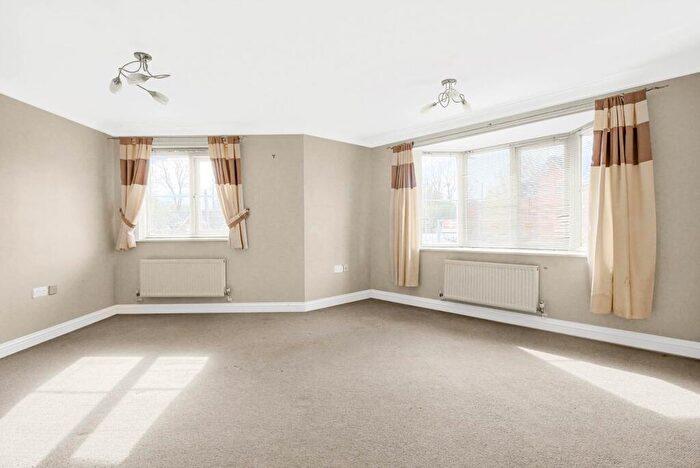 2 Bedroom Apartment For Sale In St Francis Close, Crowthorne, RG45