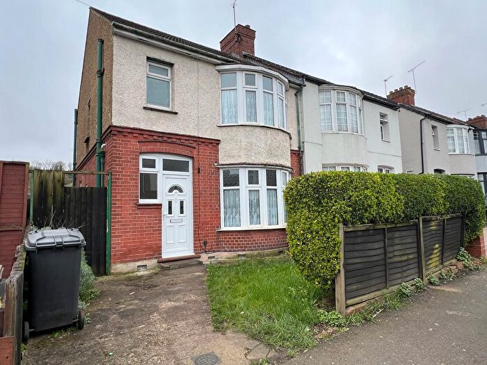 3 Bedroom Semi-Detached House To Rent In Dallow Road, Luton, Bedfordshire, LU1
