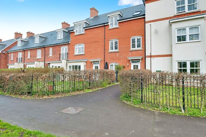 2 Bedroom Flat To Rent In Pottle Walk, Wimborne, BH21