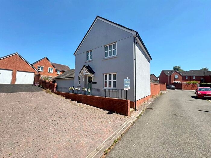3 Bedroom Property For Sale In Massey Road, Tiverton, EX16