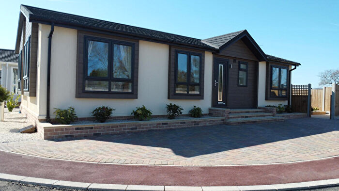 2 Bedroom Park Home For Sale In Clacton-on-Sea, Essex, CO16