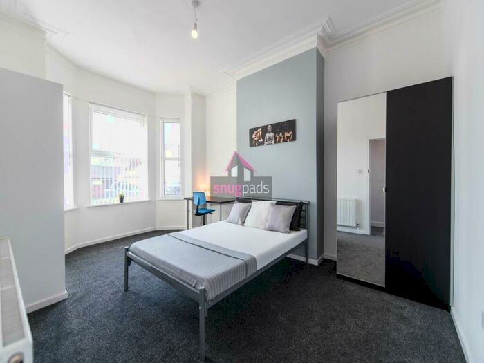 6 Bedroom House To Rent In Langworthy Road, Salford, M6