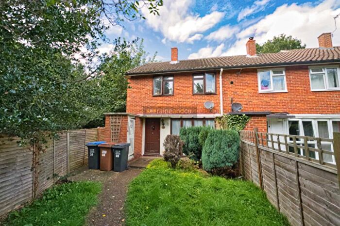 3 Bedroom End Of Terrace House To Rent In Willow Way, Hatfield, AL10