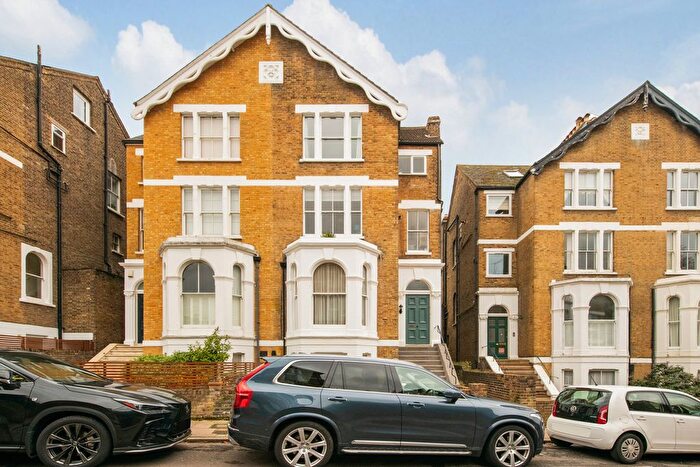 1 Bedroom Flat To Rent In Onslow Road, Richmond, TW10