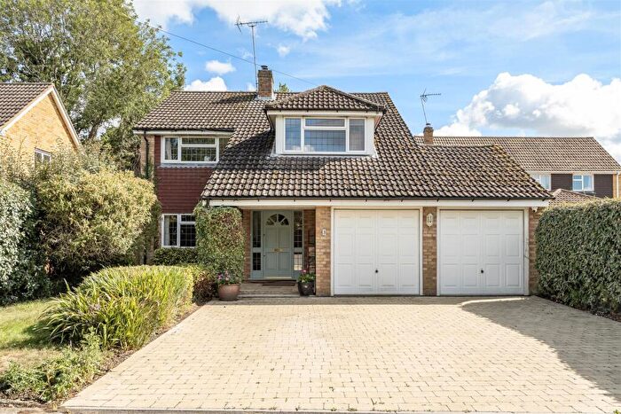 4 Bedroom Detached House For Sale In Long Buftlers, Harpenden, AL5