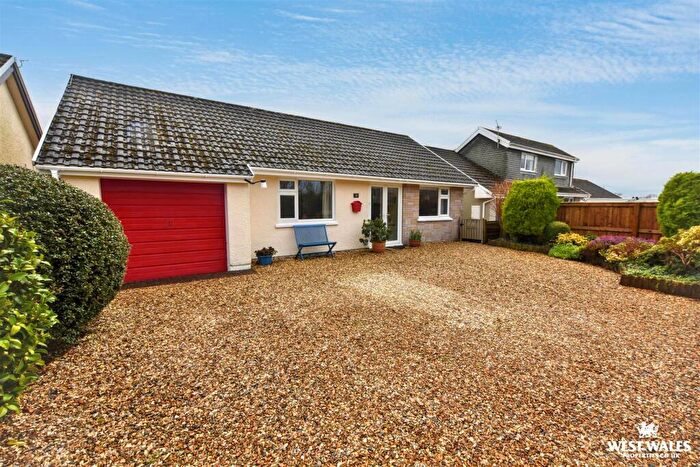 4 Bedroom Detached Bungalow For Sale In Hook, SA62