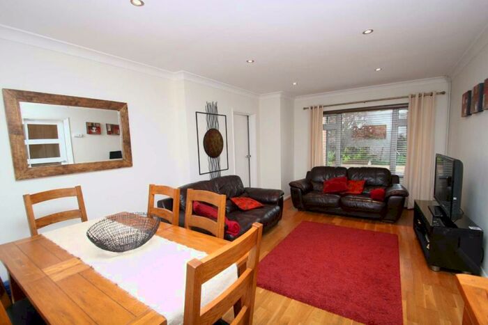 3 Bedroom Apartment To Rent In Maple Road, Surrey, KT6
