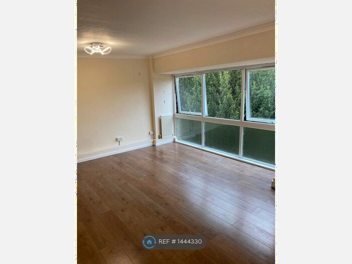 2 Bedroom Flat To Rent In The Spinney, Watford, WD17