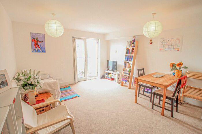 1 Bedroom Flat To Rent In Yoga Way, Worcester Park KT4