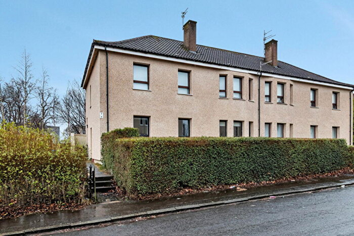 3 Bedroom Flat For Sale In Brabloch Crescent, Paisley, Renfrewshire, PA3