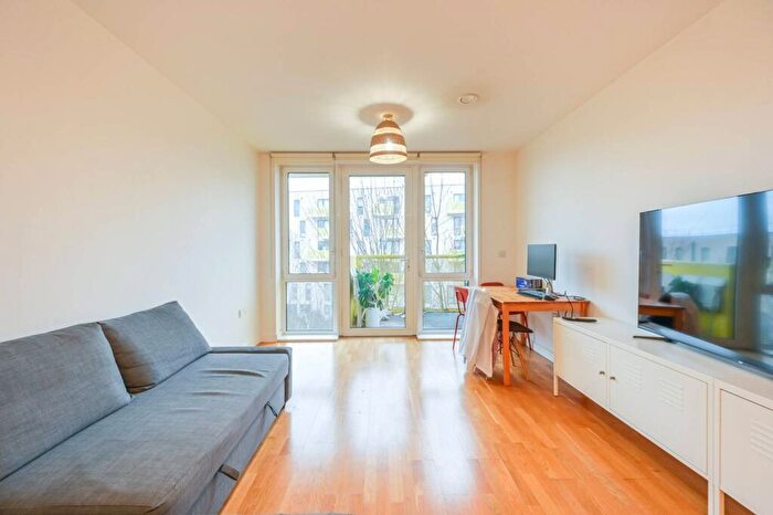 1 Bedroom Flat To Rent In White Horse Lane, Stepney, London, E1