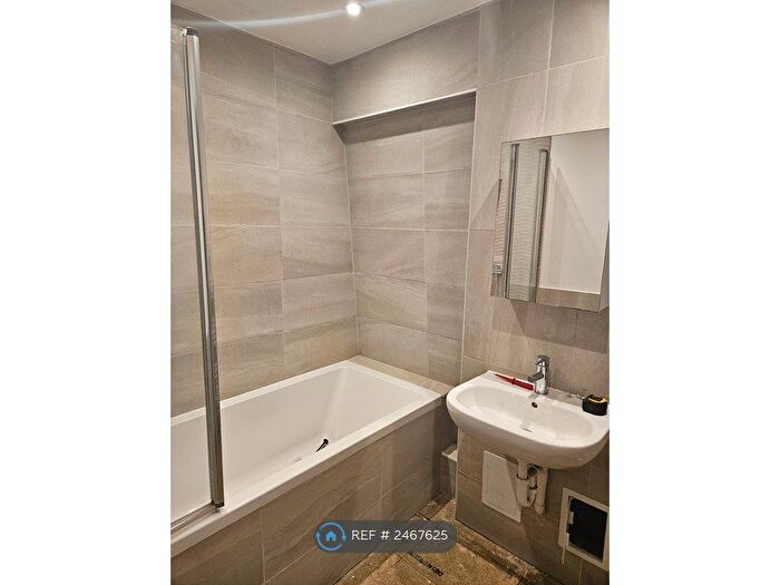 1 Bedroom Flat To Rent In High Street, Aylesbury, HP20