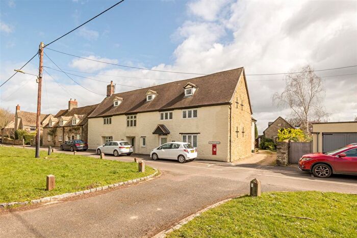 2 Bedroom Maisonette For Sale In Weston Road, Bletchingdon, OX5