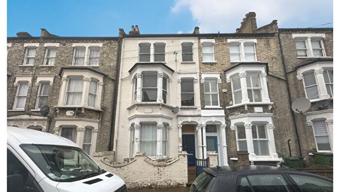 4 Bedroom Flat For Sale In Flat B, Kelvin Road, Highbury, London, N5