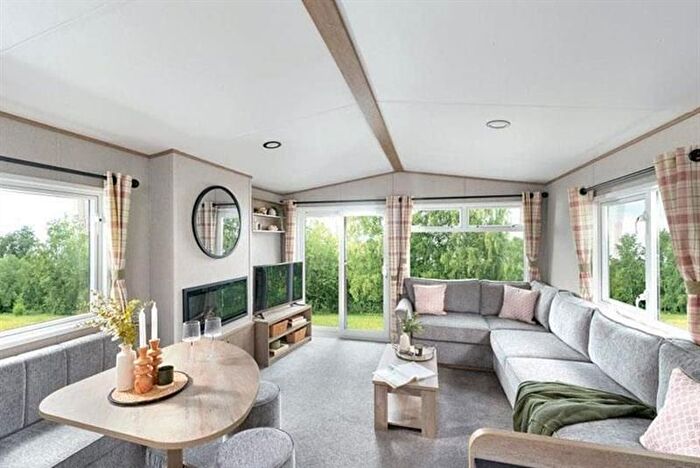 3 Bedroom Mobile/park Home For Sale In North Sea Lane, Humberston, Grimsby, DN36